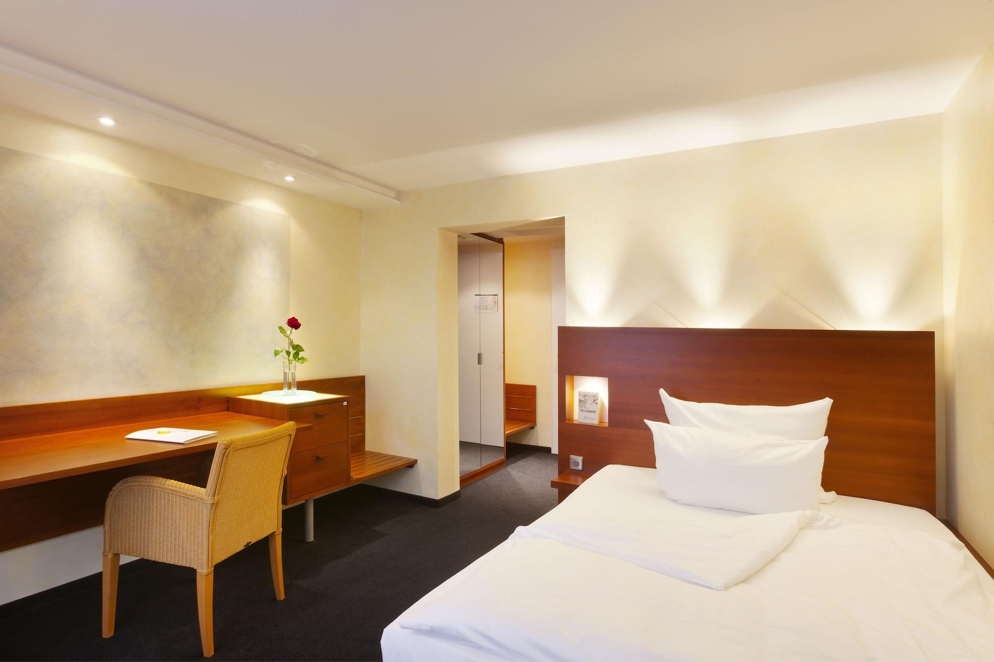 Hotel Adler Asperg Buitenkant foto