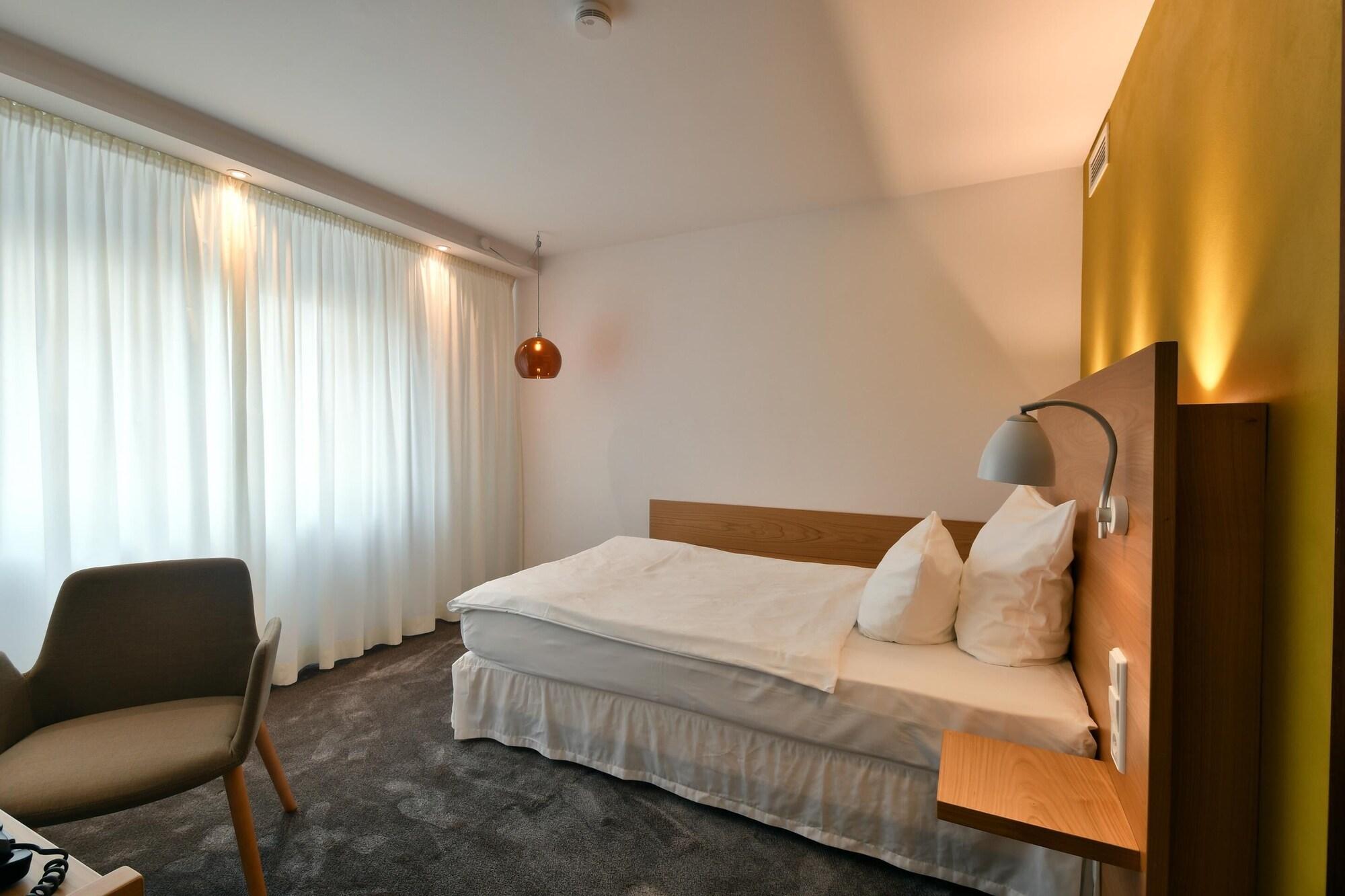 Hotel Adler Asperg Buitenkant foto