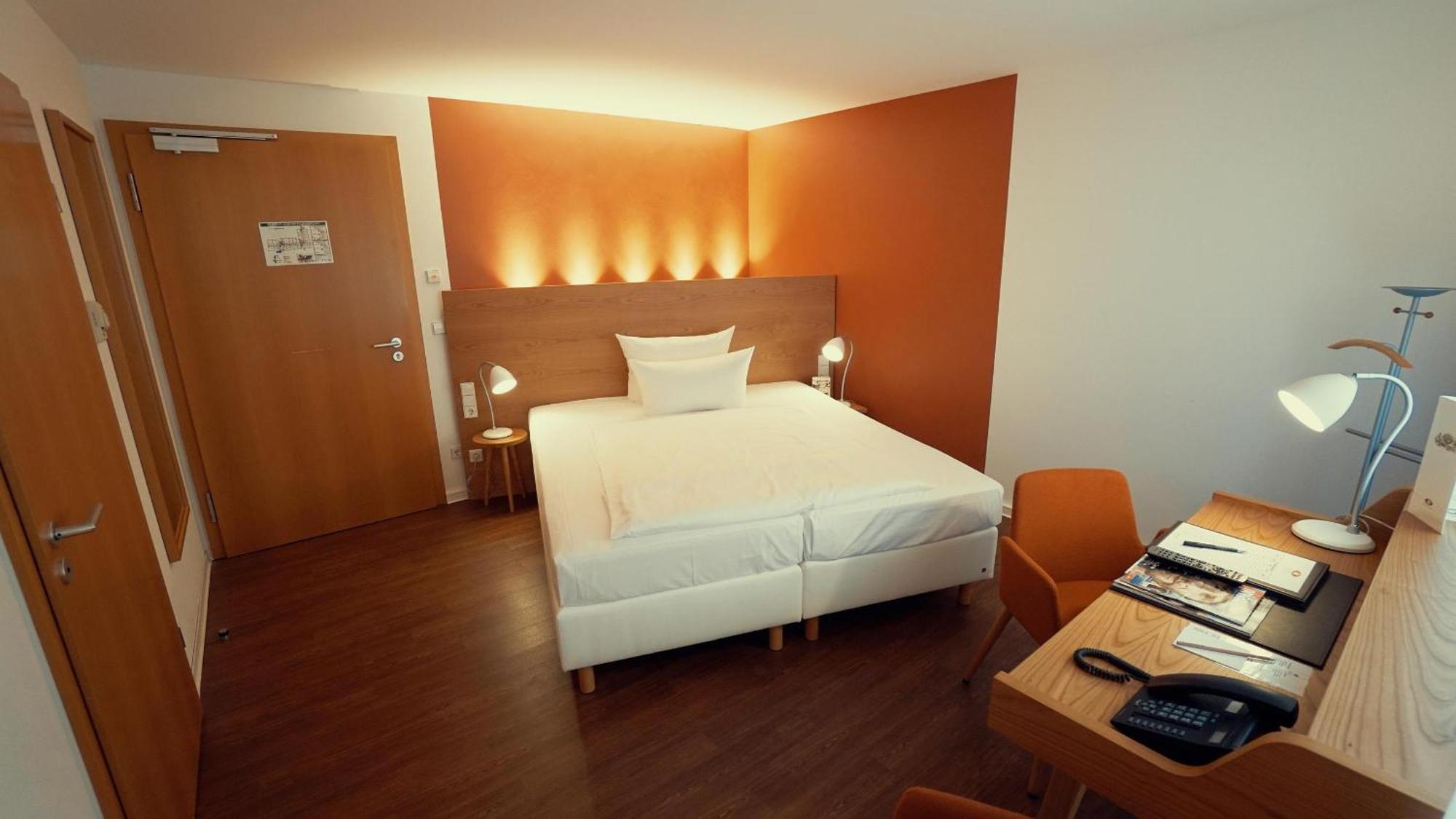 Hotel Adler Asperg Buitenkant foto