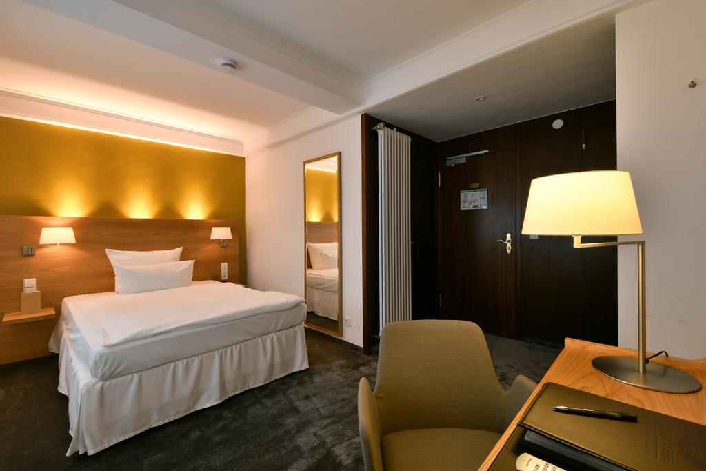 Hotel Adler Asperg Buitenkant foto