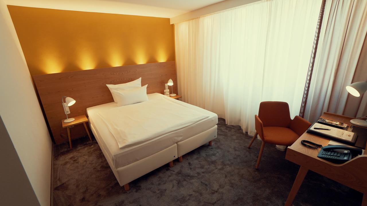 Hotel Adler Asperg Buitenkant foto