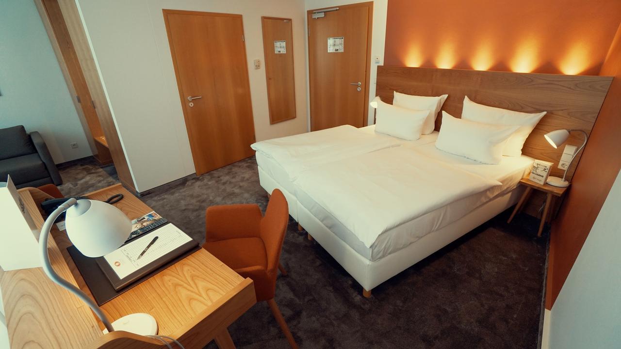 Hotel Adler Asperg Buitenkant foto